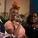 Kim Fields (center)